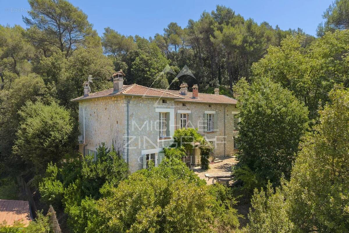 Maison à LA ROQUETTE-SUR-SIAGNE