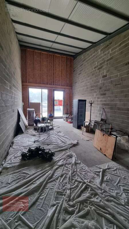 Commerce à POUILLON