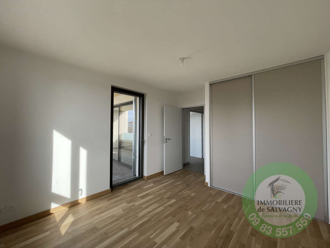 Appartement à LA TOUR-DE-SALVAGNY