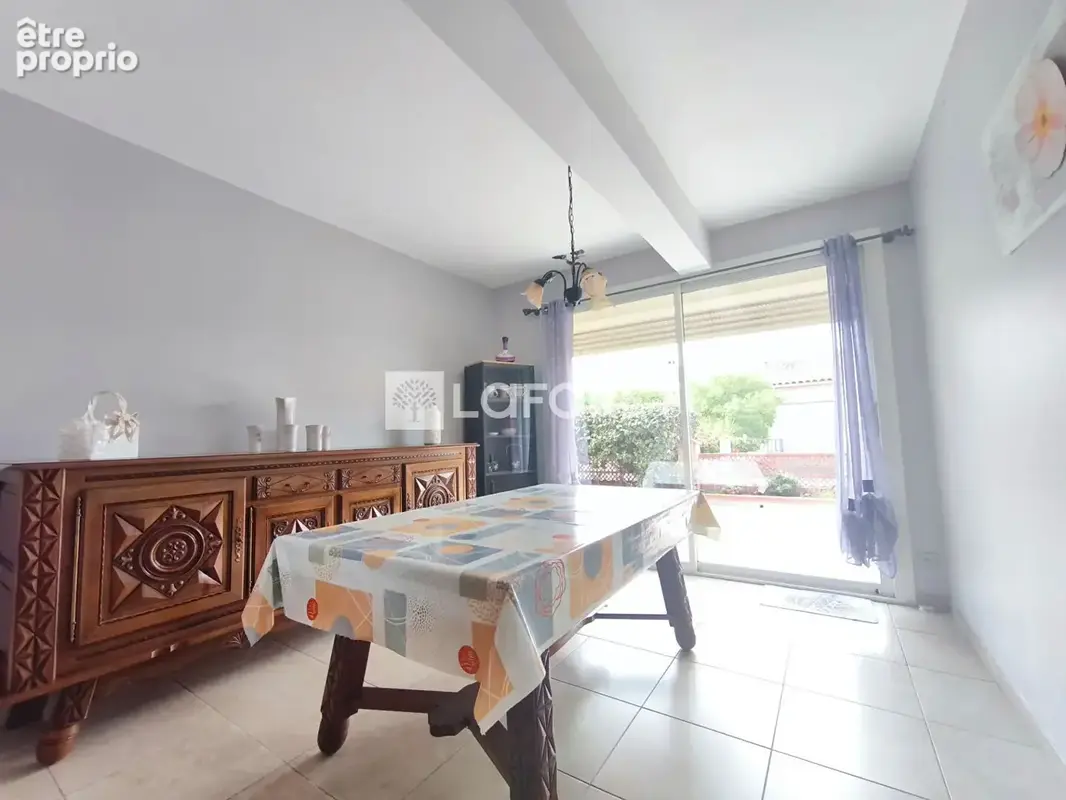 Maison avec deux appartements, jardin, terrasse et garage, idéale pour un projet familial ou locatif - photo 2