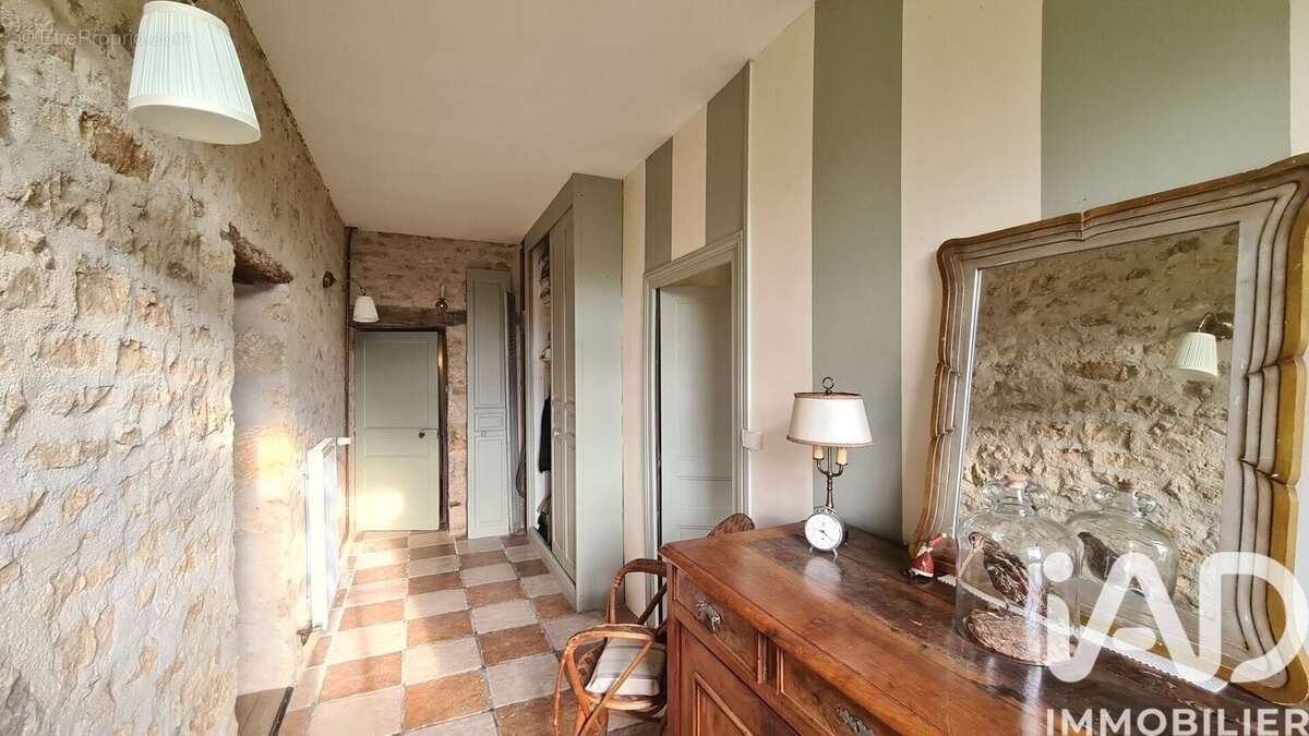 Maison 200 m² à Cherves  - photo 2