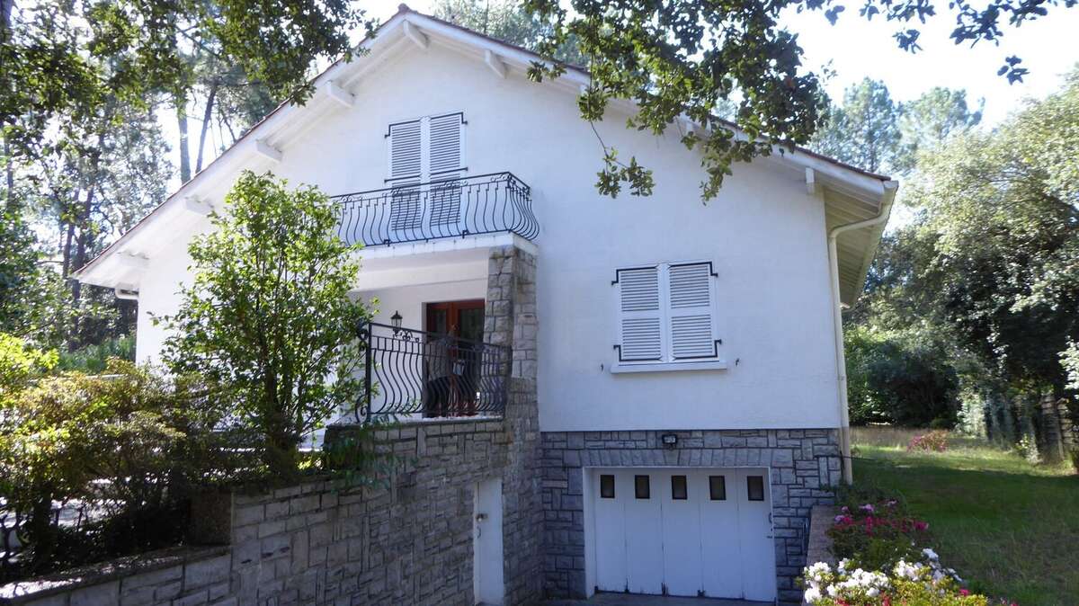 Maison contemporaine 200 m² avec T3 indépendant, piscine, terrain 1300 m²  proche lac  sans vis-à-vis  fort potentiel - photo 2