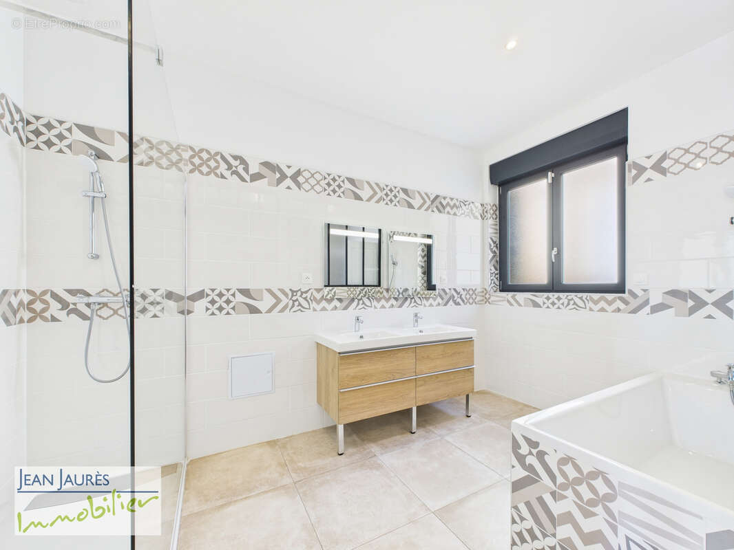 Maison à SAINTE-SAVINE