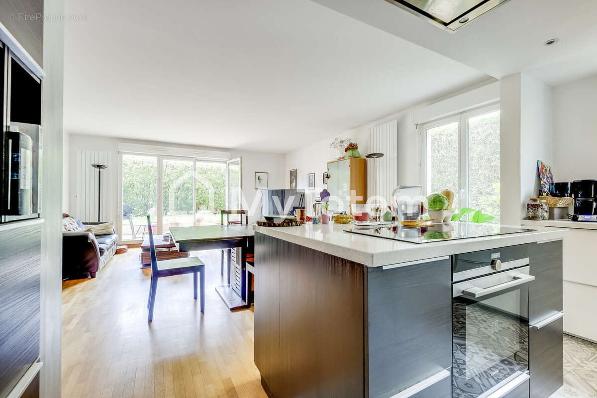 Appartement à LA GARENNE-COLOMBES