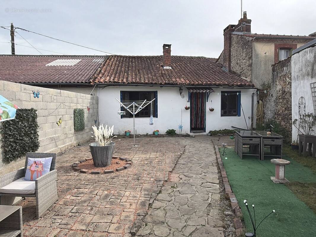 Maison à PEYRAT-DE-BELLAC