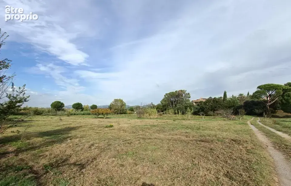 Terrain à FREJUS