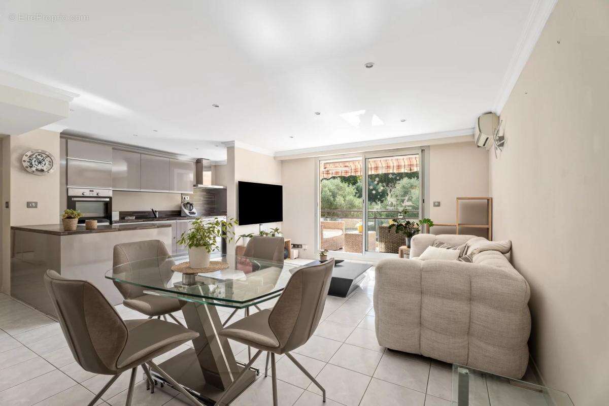 Appartement à MOUGINS