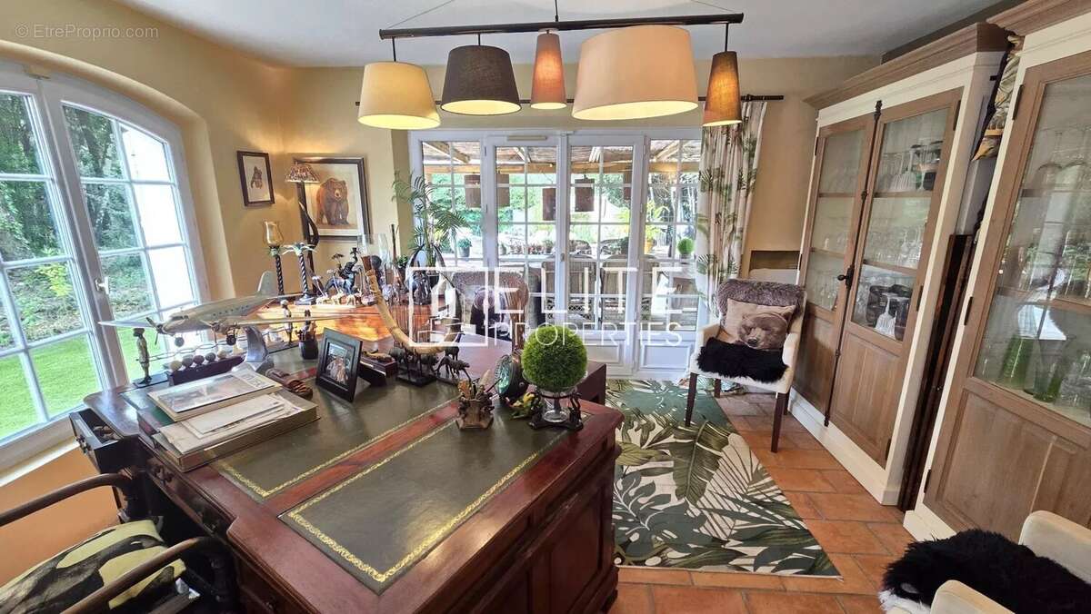 Maison à ROQUEFORT-LES-PINS