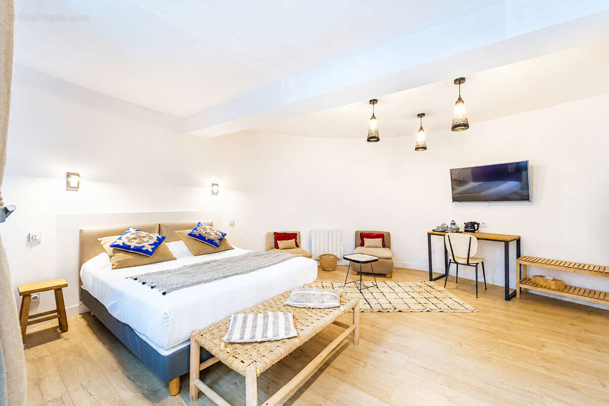 Grande Maison de ville avec 5 suites parentales : pièce de vie de 57 m7 : Cave voutée - photo 7