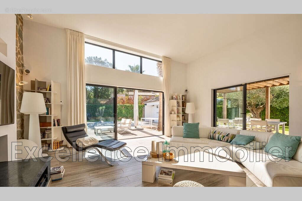 Maison 255 m² à Plan-De-La-Tour  - photo 2
