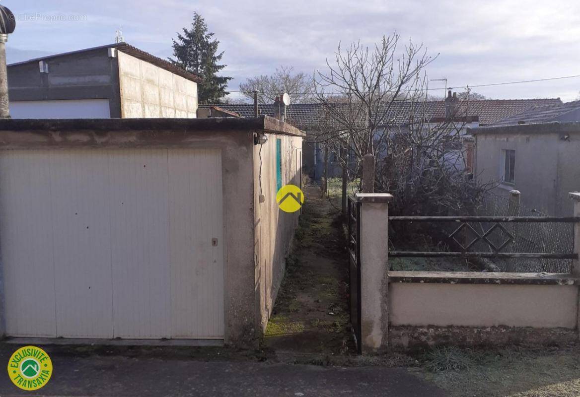 Maison à JOUET-SUR-L&#039;AUBOIS