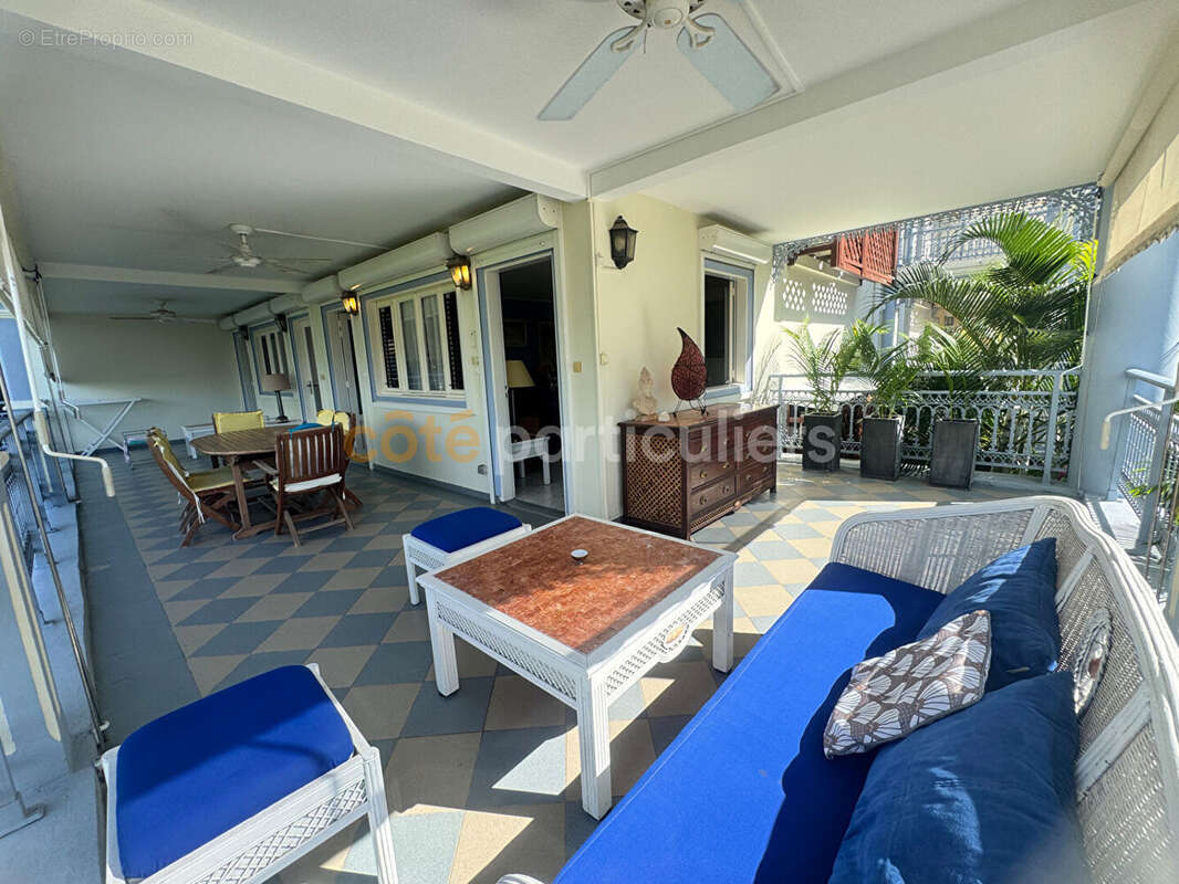 À VENDRE -Superbe appartement double T3  meublé de 82 m² avec grande terrasse-Saint-François - photo 8
