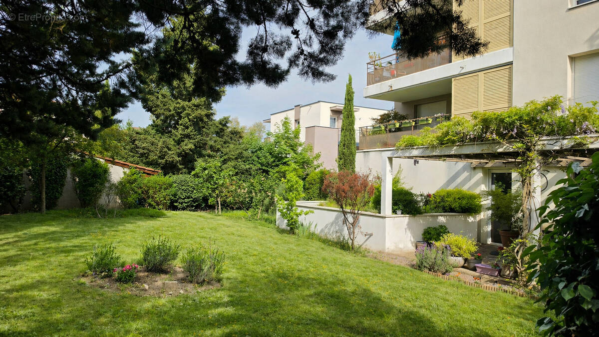 Appartement à CRAPONNE
