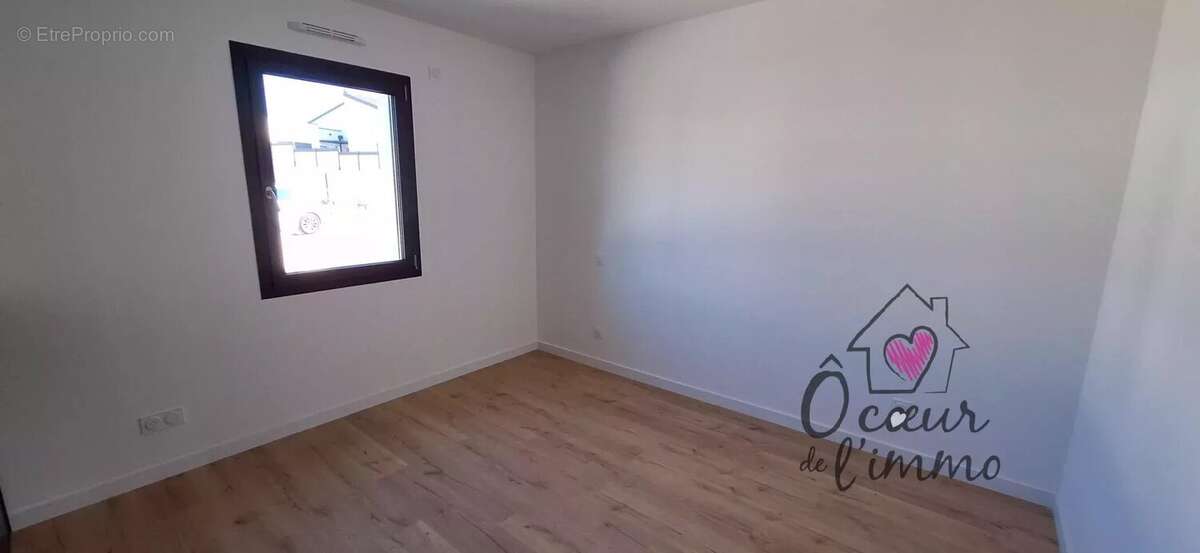 Maison à SAINT-MACAIRE-EN-MAUGES