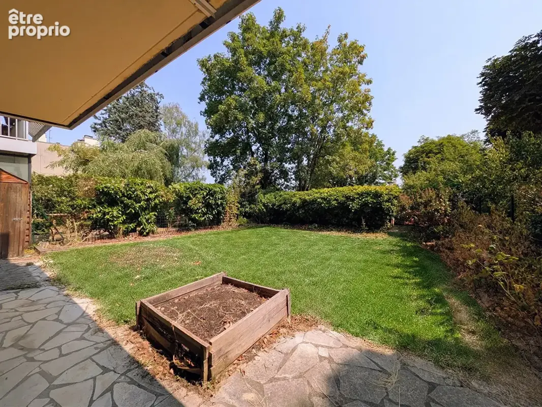 Le Plessis-Robinson, T4 de 96,05 m² en rez-de-jardin avec terrasse et jardin privatif - photo 1