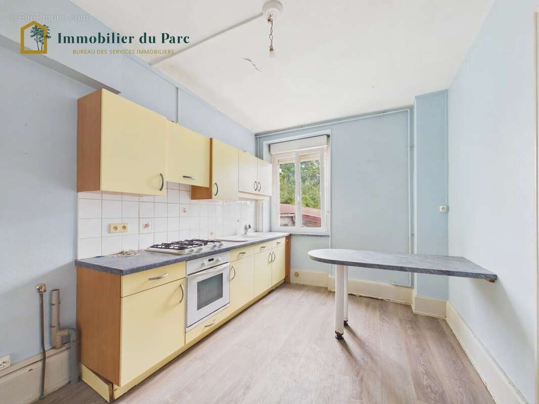 Immeuble de rapport à rénover à Belfort – 198 m², 3 logements + 5 garages – Fort potentiel locatif - photo 7