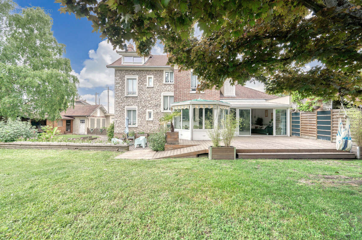 Maison à BONNIERES-SUR-SEINE
