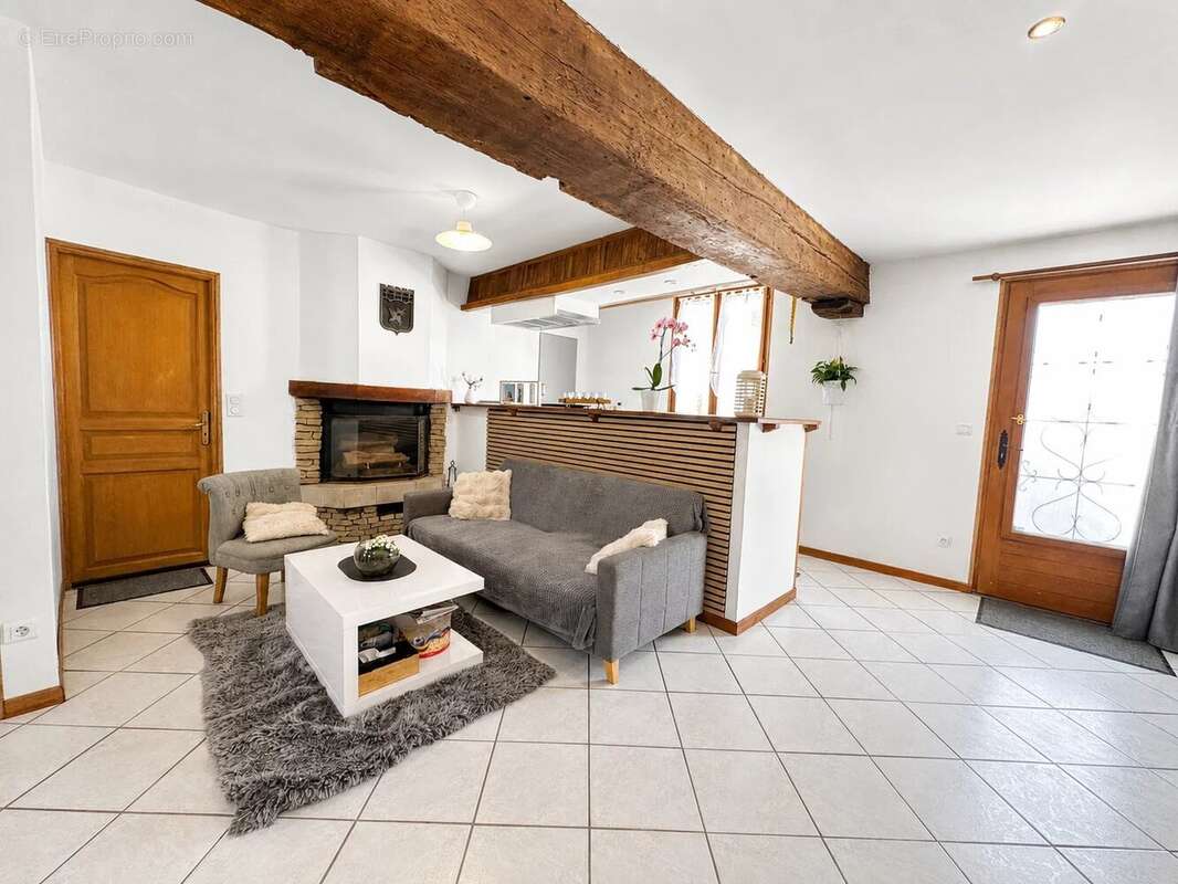 Réf. 2287 - Maison - 2 chambres, jardin, garage et dépendance. - photo 3