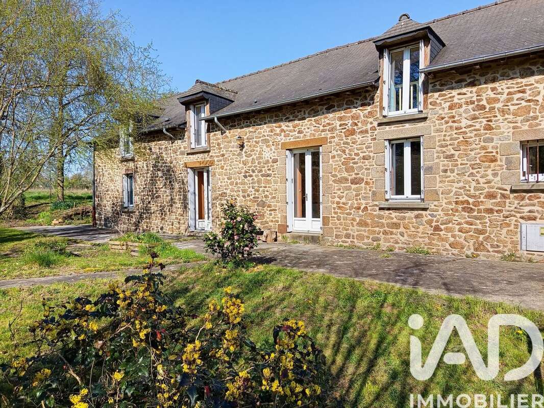 Photo 2 - Maison à SAINT-GONDRAN
