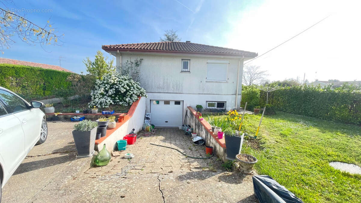 Maison à POMMEVIC