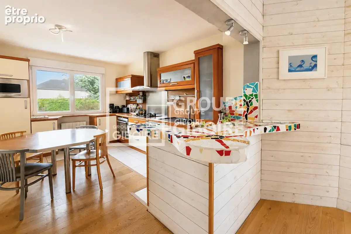 A vendre - agence giboire *exclusivite* maison de plus de 220 m² en plein centre de thorigne fouillard - photo 7