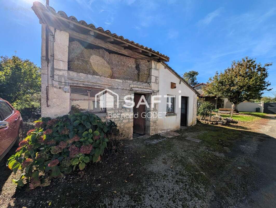 Maison 60 m² à La Foret-De-Tesse  - photo 2