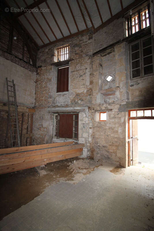 Maison à SAINT-PARDOUX-LA-RIVIERE