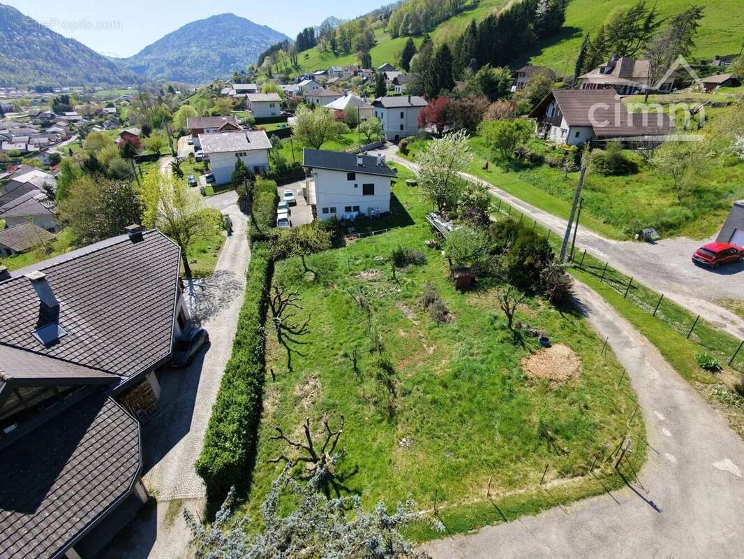 Terrain à LA ROCHETTE