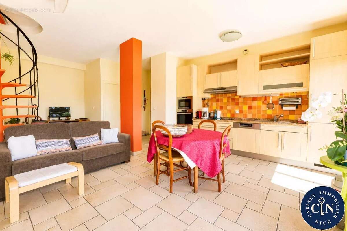 Appartement 74 m² à Nice  - photo 3