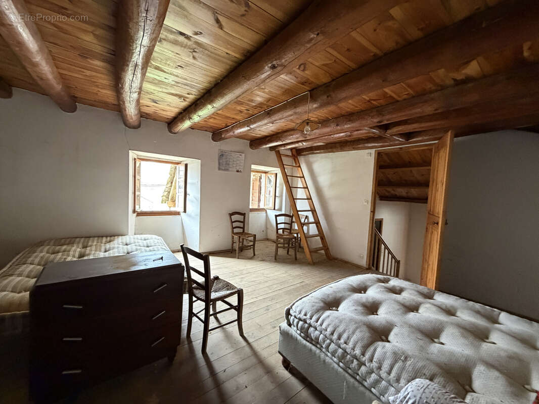 Maison à RIEUTORT-DE-RANDON