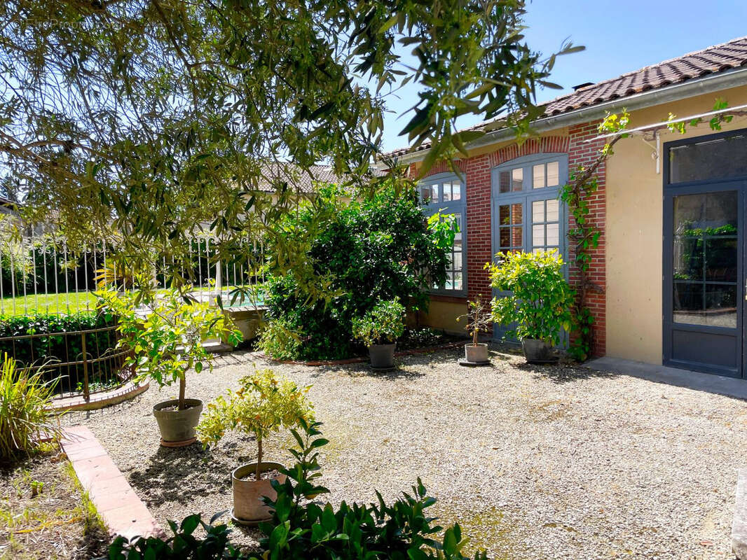 Ensemble immobilier avec Maison de maître, gîte, maison de gardien, piscine et jacuzzi - photo 4