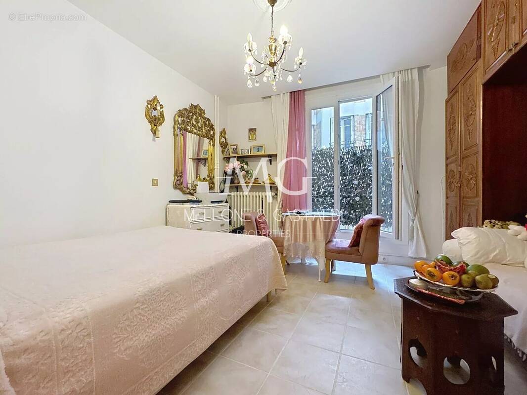 Appartement à PARIS-8E