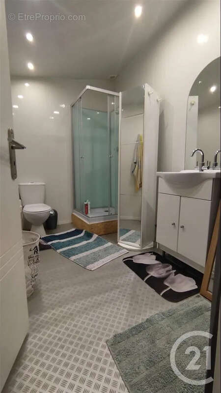 Maison à SAINT-QUENTIN-SUR-COOLE