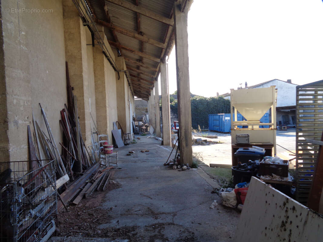 Parking à AIMARGUES