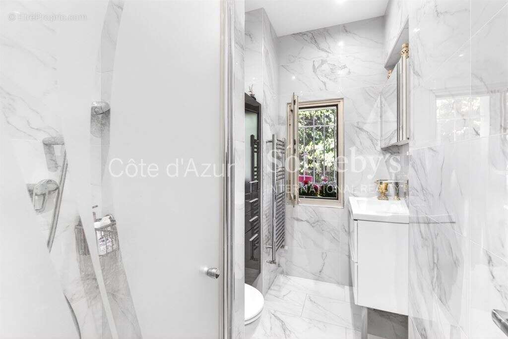Cannes Croix des Gardes villa avec échappée mer, piscine et terrain plat - photo 17