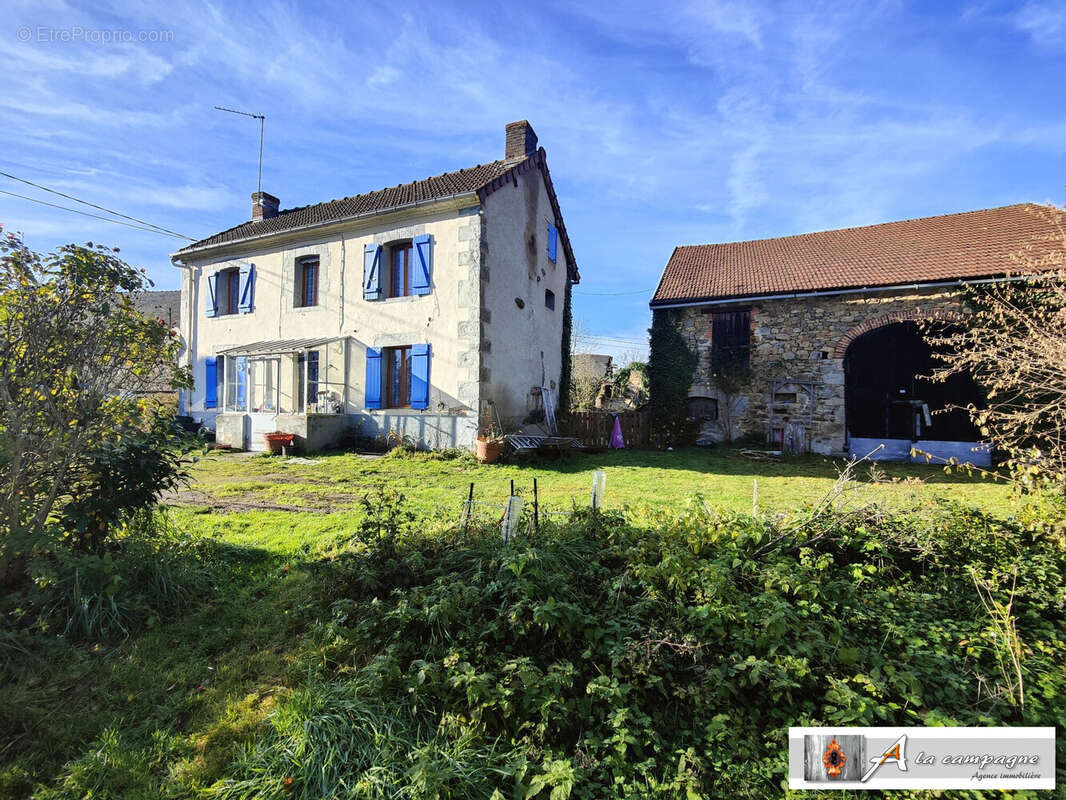 Maison à SAINT-JULIEN-LA-GENETE