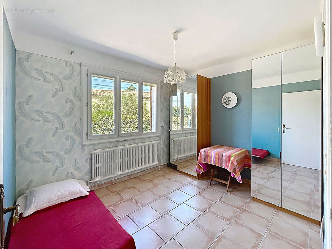 PIOLENC - Maison 5 chambres, garage et jardin - photo 8