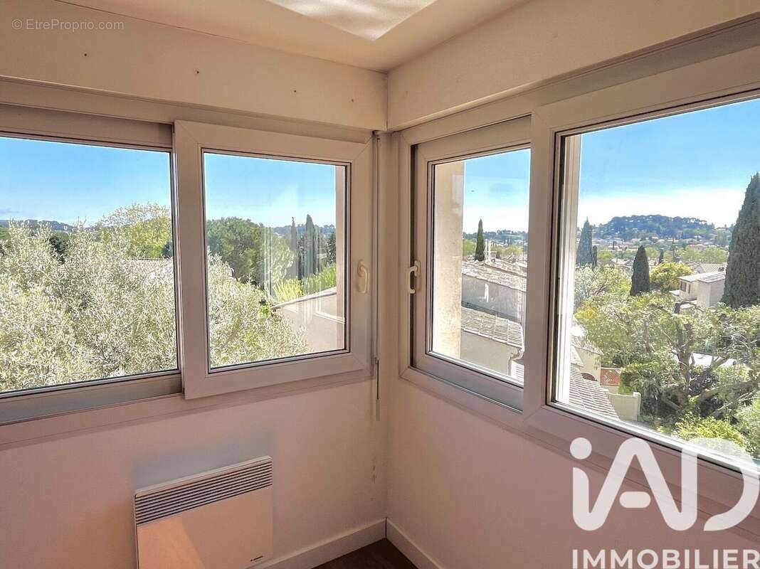Maison 187 m² à La Garde  - photo 8