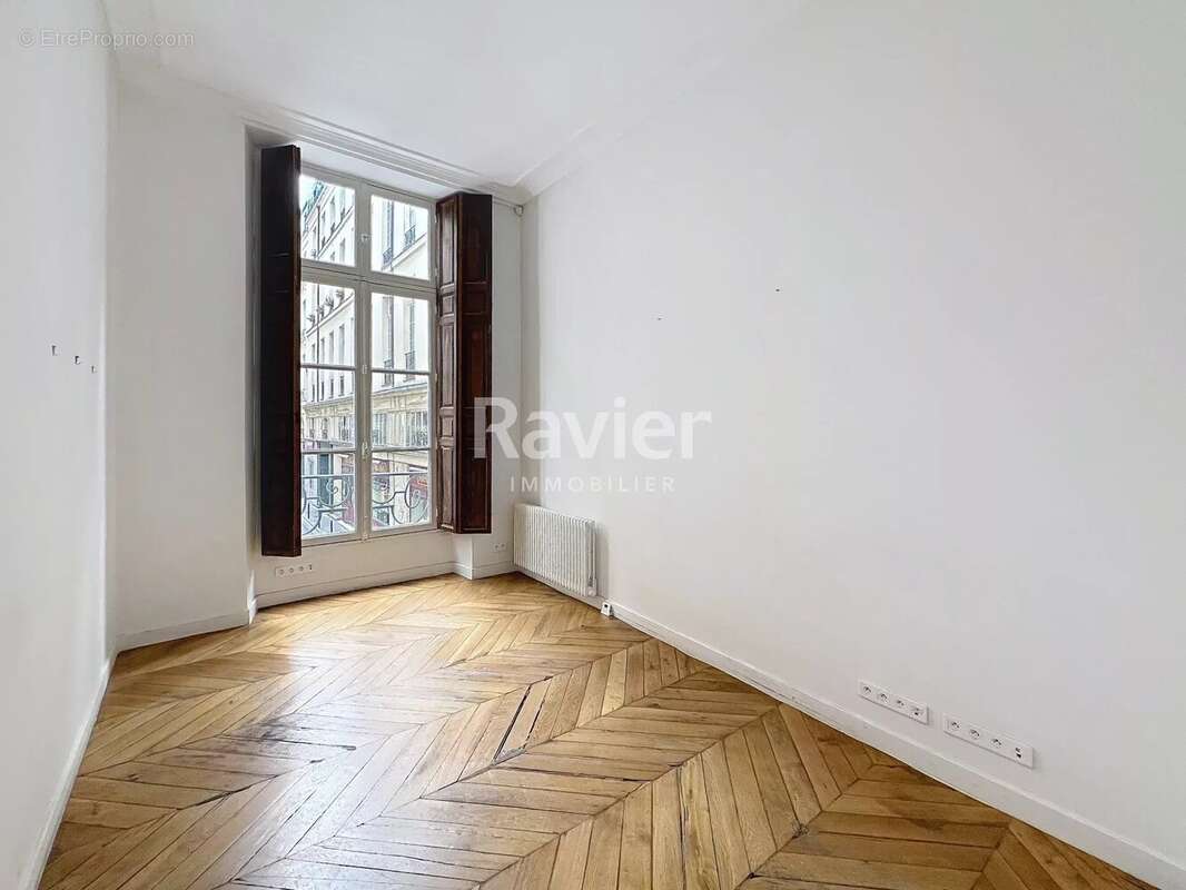 Appartement à PARIS-1E