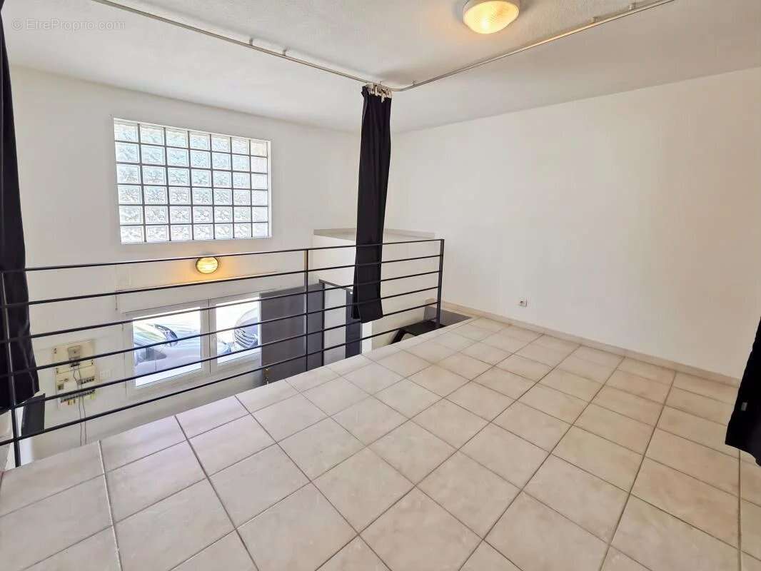 Appartement à VILLENEUVE-LES-AVIGNON