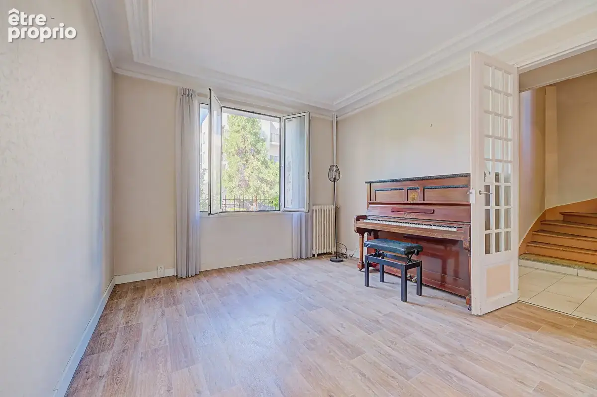 *** EXCLUSIVITÉ - RARE À LA VENTE - Maison en Meulière à rénover  de 162 m² au sol et 146 m² habitable -  6 chambres possibles * - photo 5