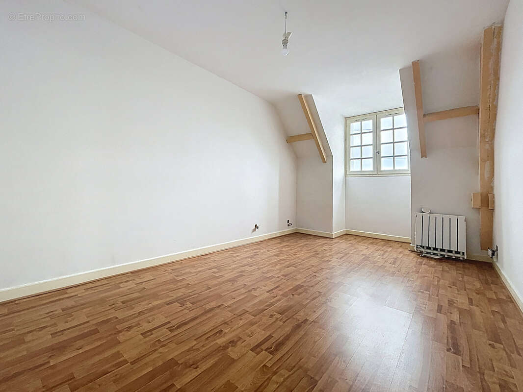 Maison à SAINT-PANTALEON-DE-LARCHE