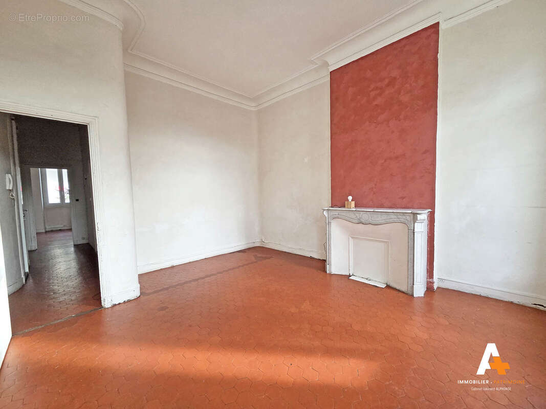 Appartement à MARSEILLE-5E