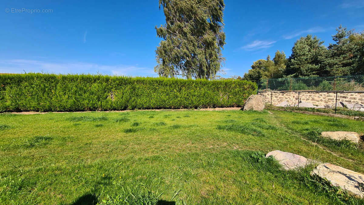 Maison à SAINT-ROMAIN-LACHALM