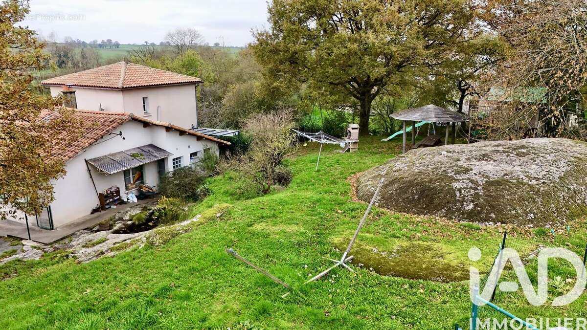 Maison 151 m² à Largeasse  - photo 3