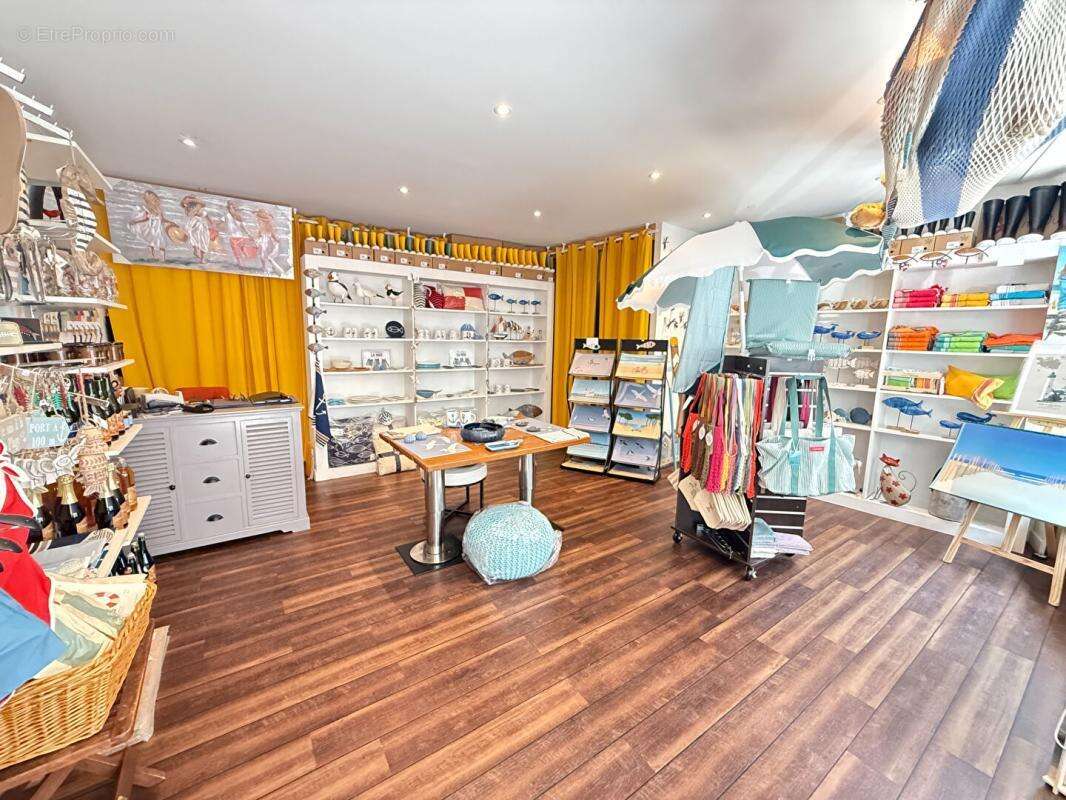 Commerce à LOCMARIAQUER