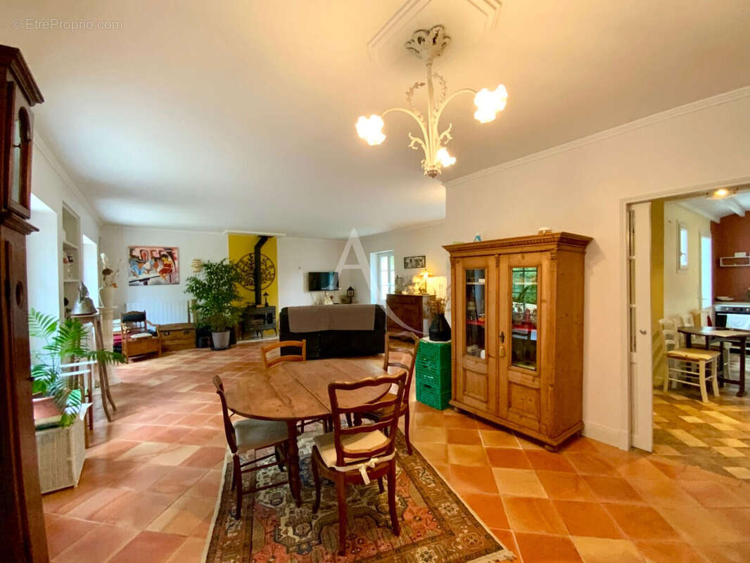Maison à JONZAC