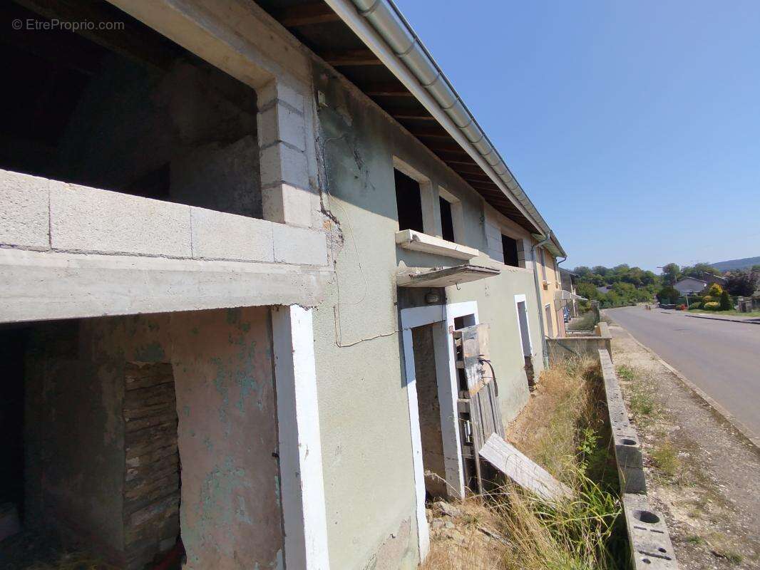 Maison en cours de construction — toiture refaite à neuf — fort potentiel - photo 13