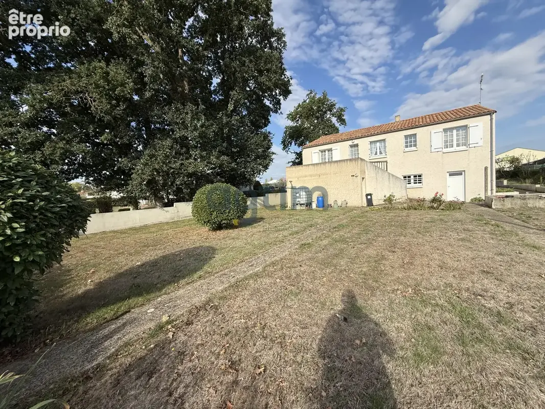 Maison à MONTAIGU