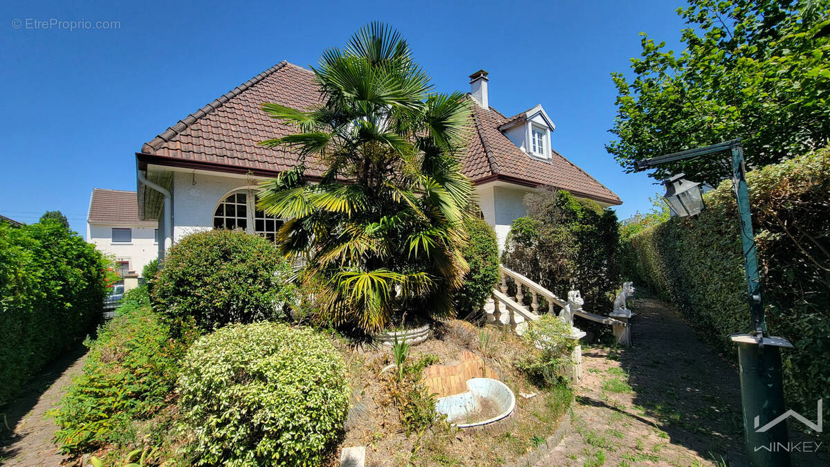 Maison à COUBRON